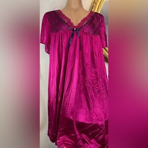 Vintage Vanity Fair Fuchsia Sleepwear / Nightgown XXXL
